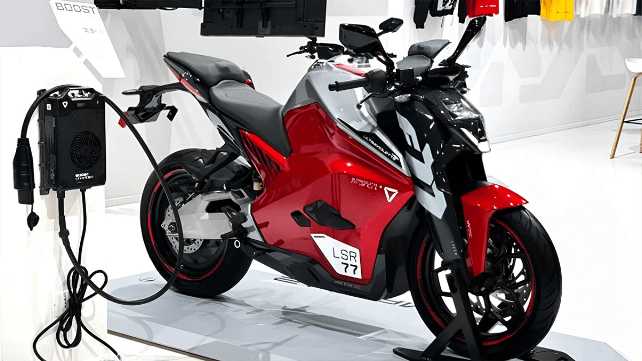 Ultraviolette F77 एक स्टाइलिश इलेक्ट्रिक बाइक है जो 323 किमी की रेंज और 155 km/h की टॉप स्पीड देती है। जानें इसके फीचर्स, कीमत, और फाइनेंस प्लान के बारे में।