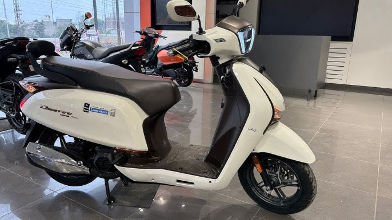 Hero Destini 125 स्कूटर में पावरफुल इंजन, 55 किमी/लीटर का माइलेज, एडवांस फीचर्स और आकर्षक लुक्स हैं। जानिए इसकी कीमत और खासियतें।