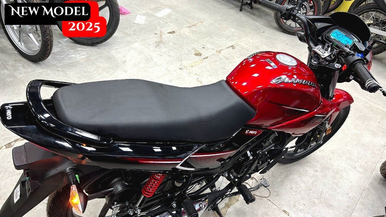 Hero Glamour 2025 में स्टाइलिश डिजाइन, दमदार इंजन और बेहतरीन फीचर्स हैं। इसकी एक्स-शोरूम कीमत ₹83,543 है, जो इसे एक बेहतरीन विकल्प बनाती है।