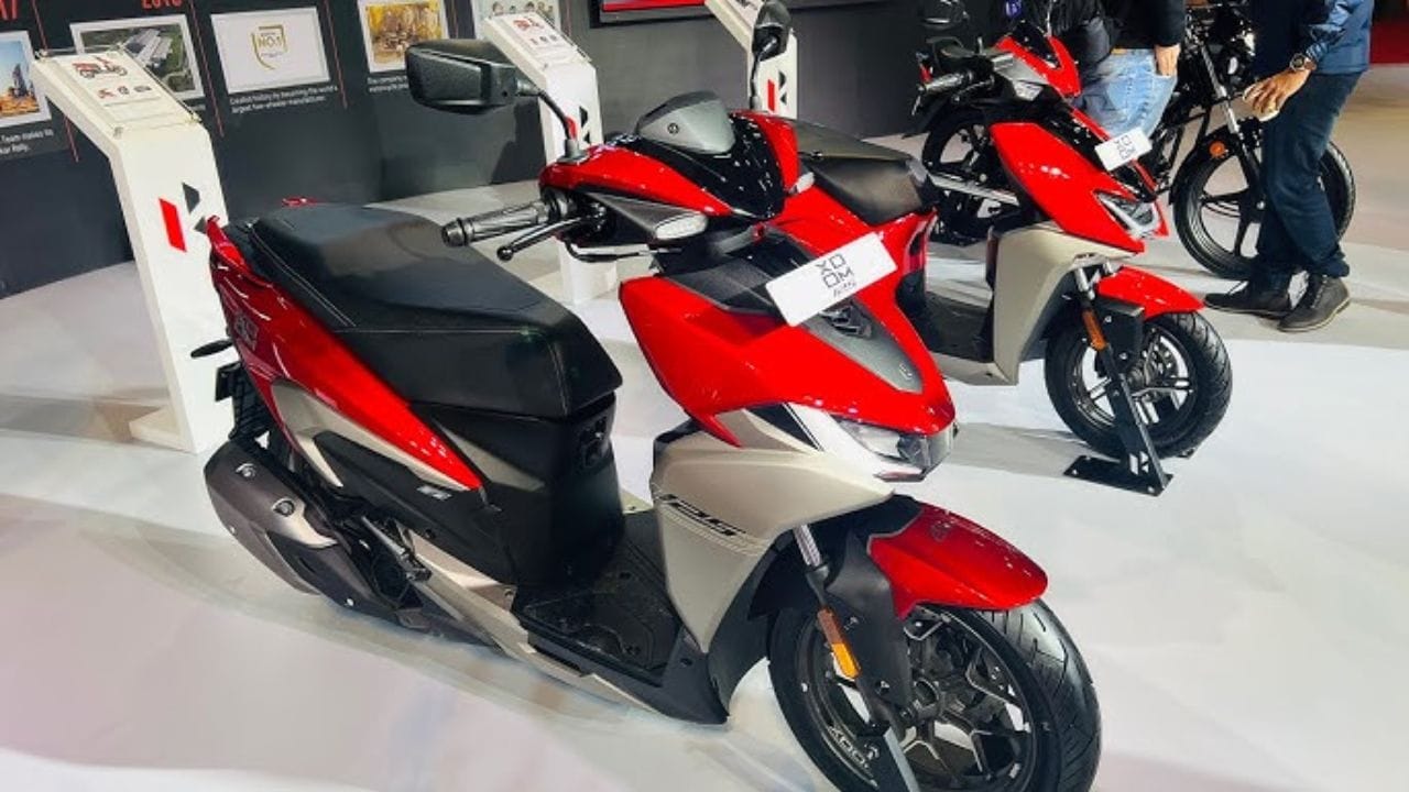 Hero Xoom 125 एक स्टाइलिश और पावरफुल स्कूटर है। इसमें शानदार डिज़ाइन, पावरफुल इंजन और एडवांस फीचर्स हैं। इसकी कीमत ₹75,000 से ₹85,000 के बीच है।