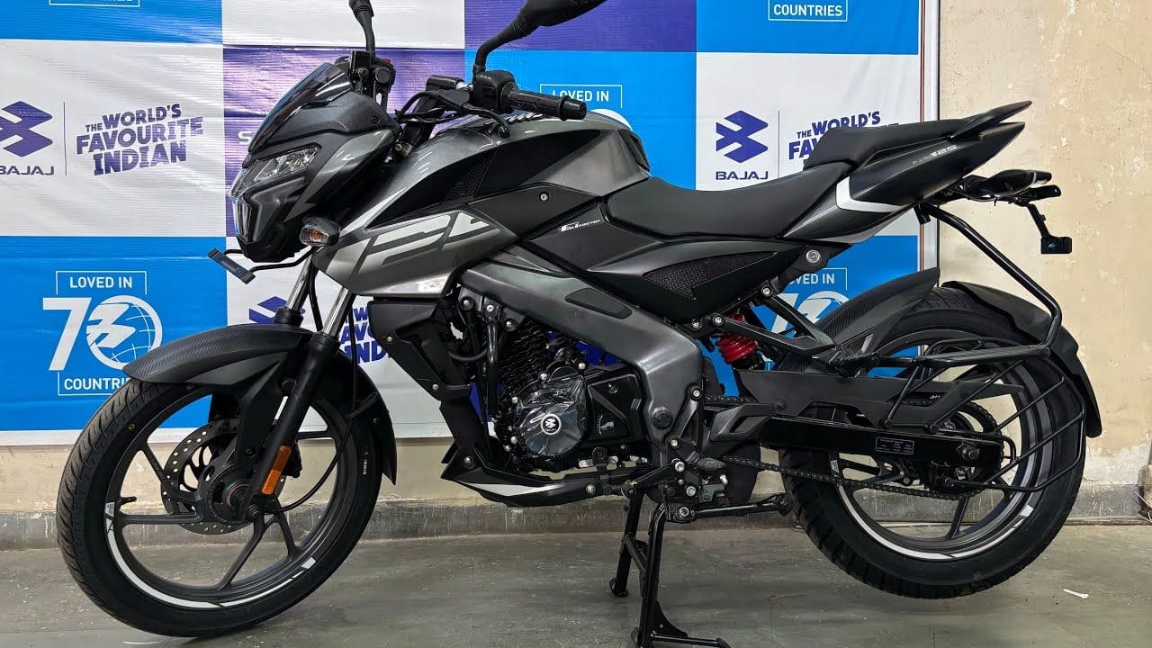 Bajaj Pulsar NS125 एक स्टाइलिश और पावरफुल बाइक है, जो शानदार परफॉर्मेंस, अच्छा माइलेज और कंफर्टेबल राइड देती है जानिए इसकी कीमत, फीचर्स और परफॉर्मेंस की पूरी डिटेल।