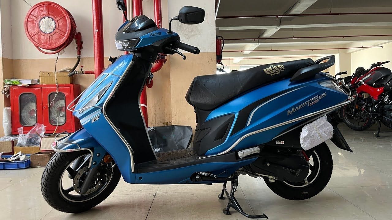 Hero Maestro Edge 125 स्कूटर शानदार फीचर्स, दमदार इंजन और 55kmpl माइलेज के साथ आता है। जानें इसकी कीमत, फीचर्स और परफॉर्मेंस की पूरी जानकारी।