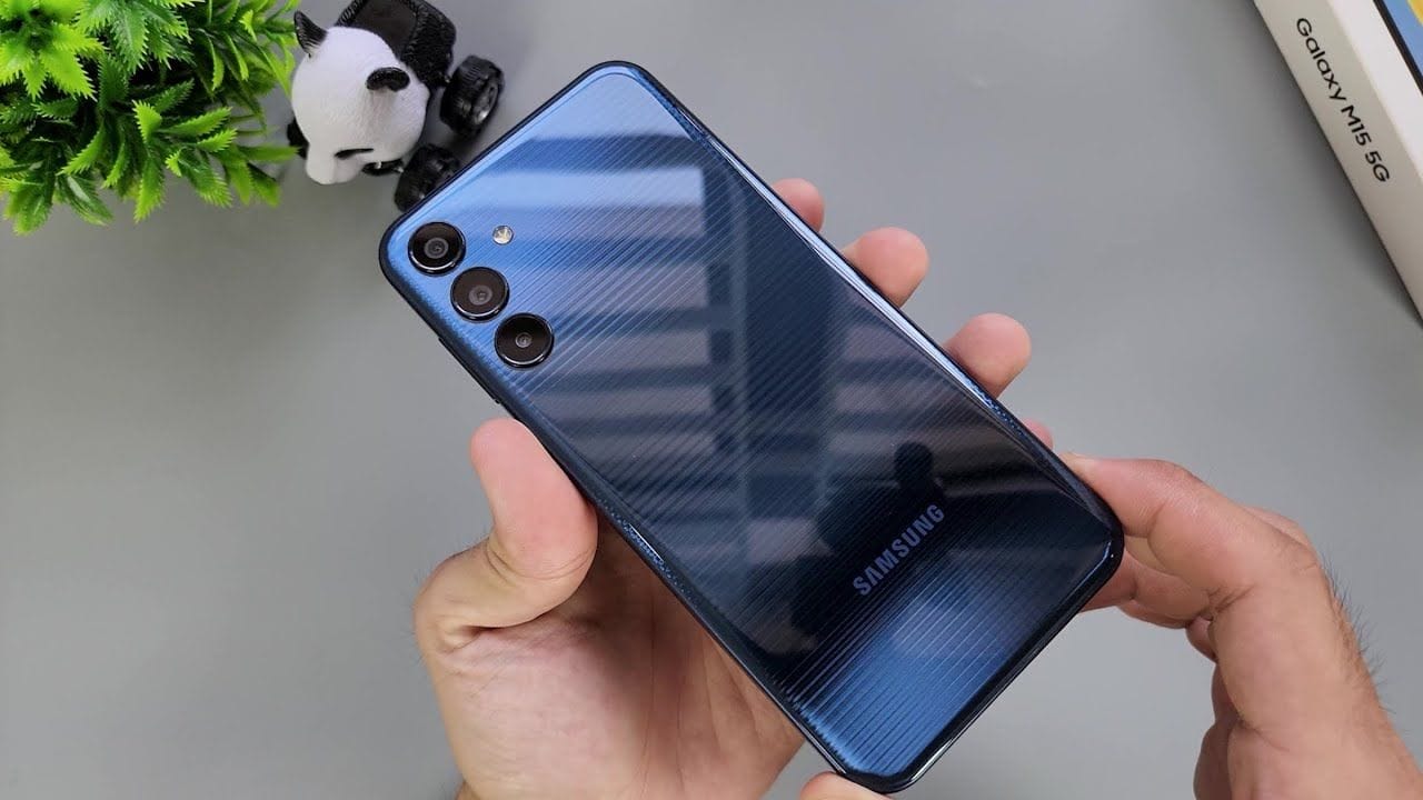 Samsung Galaxy M15 5G दमदार बैटरी, पावरफुल प्रोसेसर और शानदार कैमरा के साथ आता है। जानिए इसके फीचर्स, स्पेसिफिकेशन और कीमत की पूरी जानकारी।