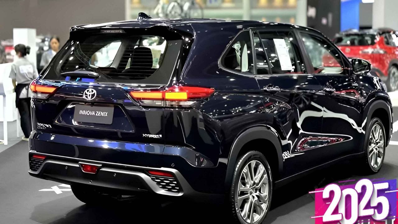 Toyota Innova Zenix एक शानदार लक्जरी MPV है, जो दमदार हाइब्रिड इंजन, बेहतरीन माइलेज और एडवांस सेफ्टी फीचर्स के साथ आती है। जानें इसकी कीमत, फीचर्स और परफॉर्मेंस डिटेल्स।