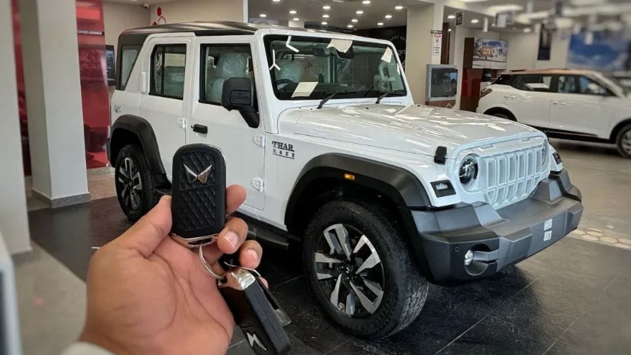 Mahindra Thar Roxx को अब सिर्फ ₹2 लाख की डाउन पेमेंट पर घर ले जाएं। जानिए EMI प्लान, फीचर्स, माइलेज और लोन प्रोसेस की पूरी जानकारी।